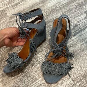Blue tassel sandals